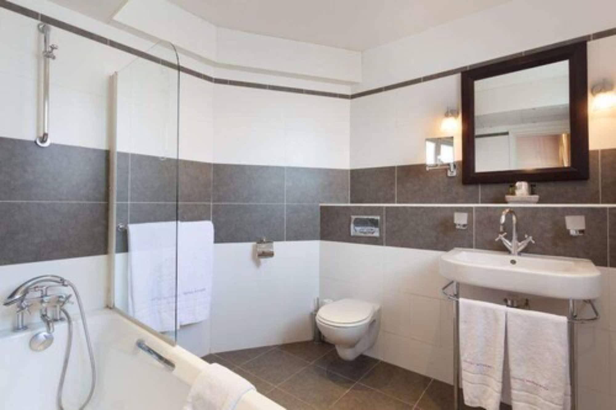 Nude 4* Parijs