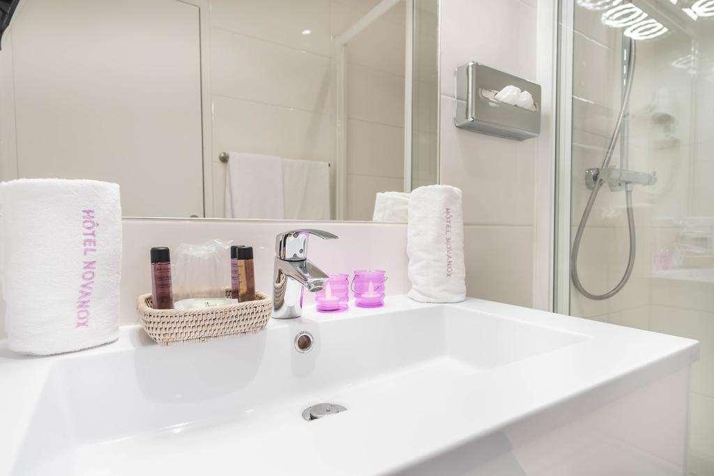 Nude 4* Parijs