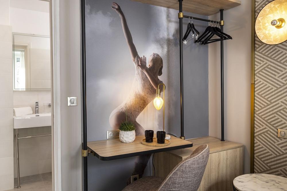 Nude 4* Parijs